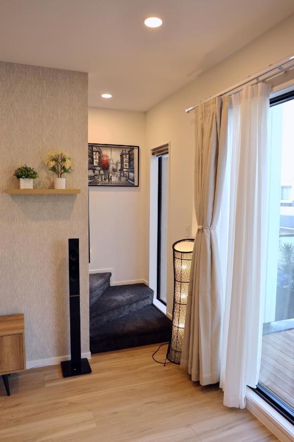 Luxury Brand New Designer Living Apartment Auckland Bagian luar foto