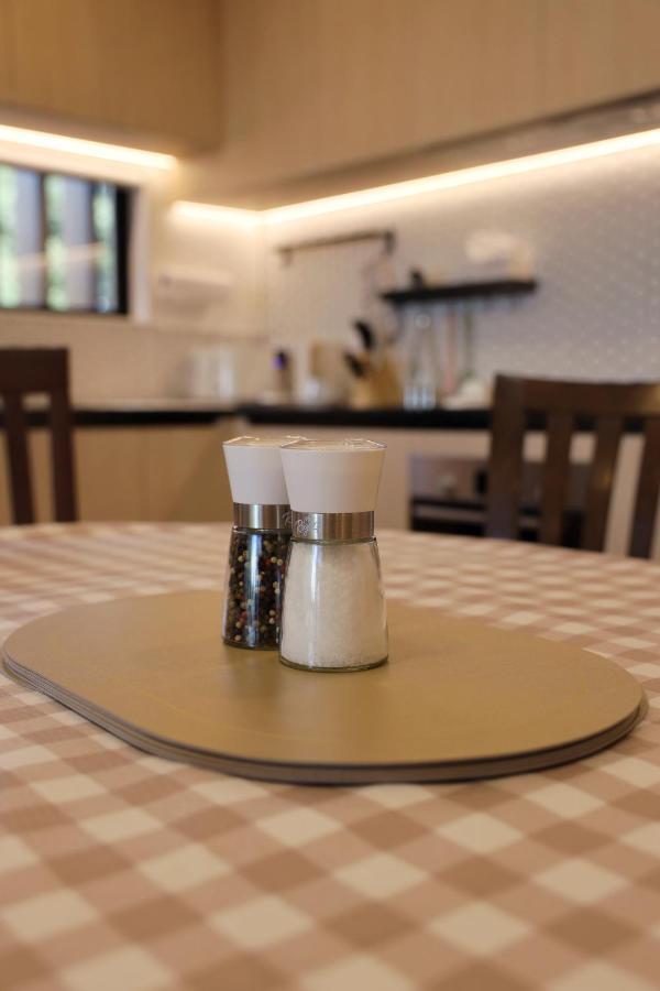 Luxury Brand New Designer Living Apartment Auckland Bagian luar foto