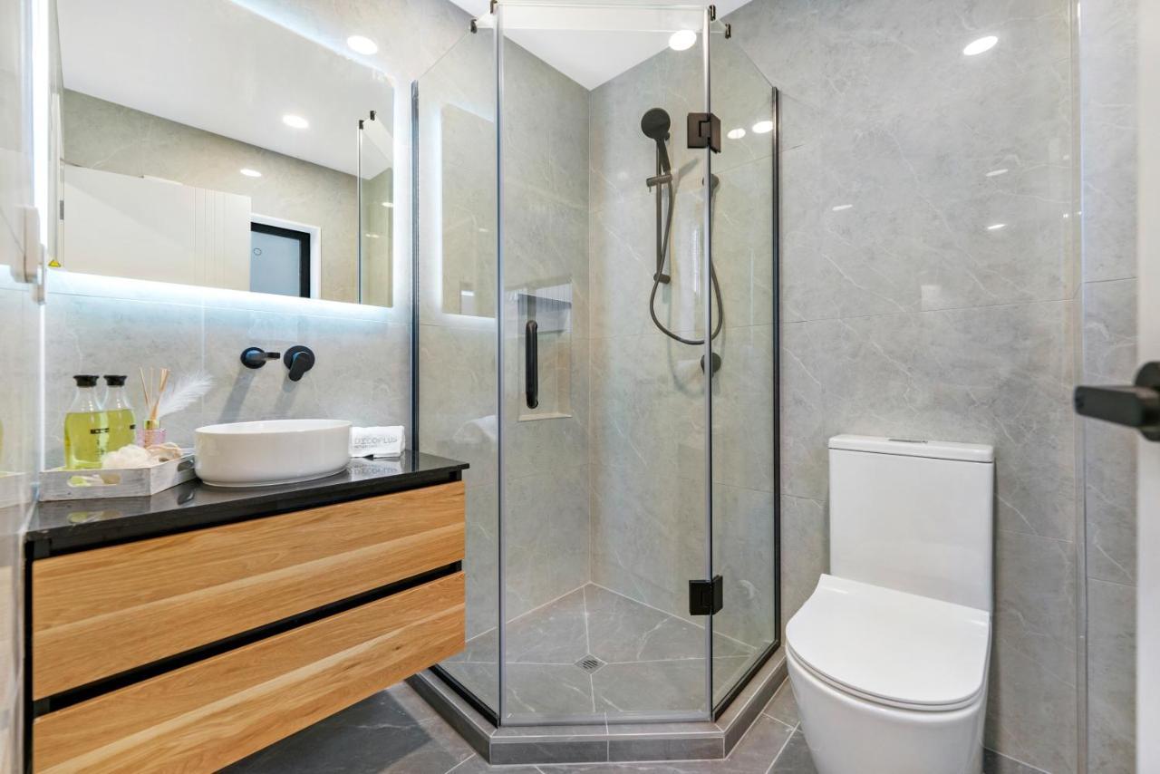 Luxury Brand New Designer Living Apartment Auckland Bagian luar foto
