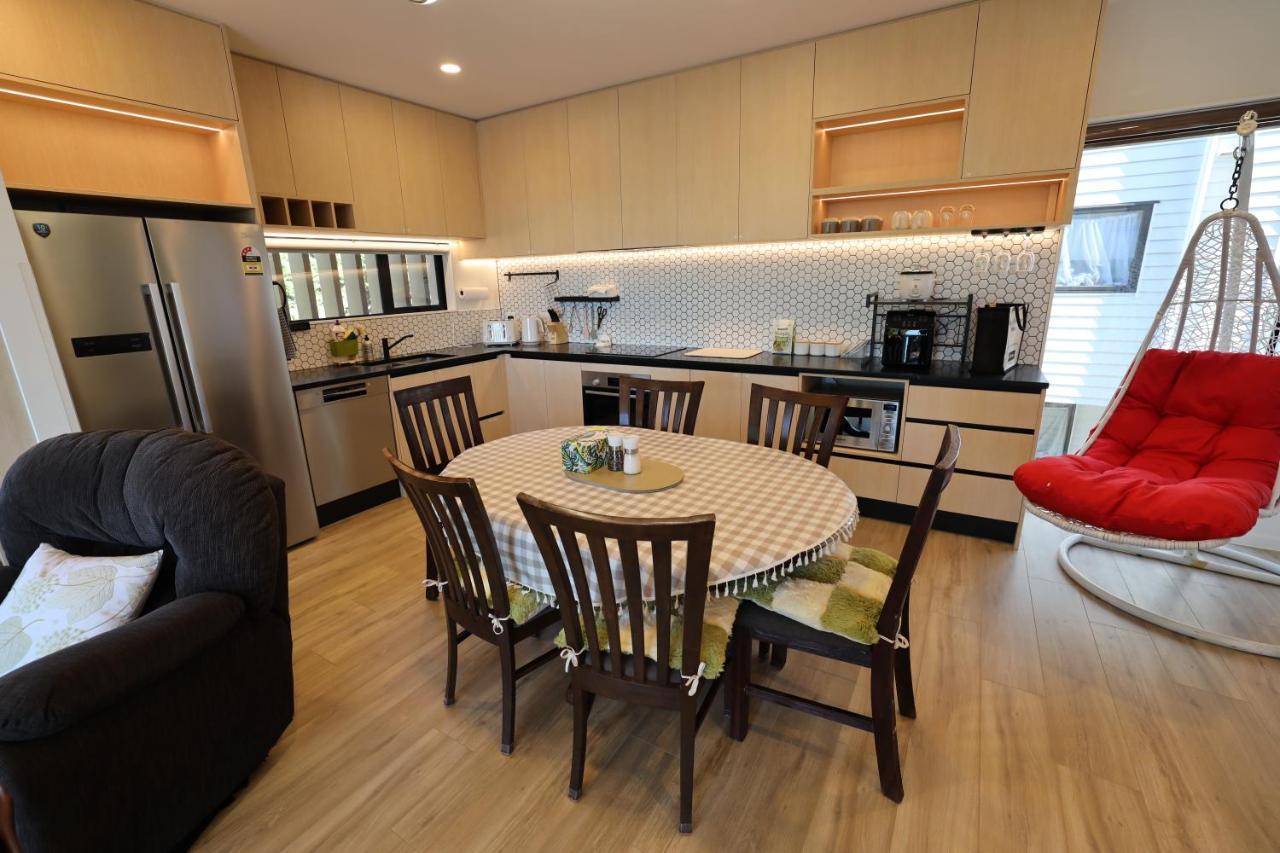 Luxury Brand New Designer Living Apartment Auckland Bagian luar foto