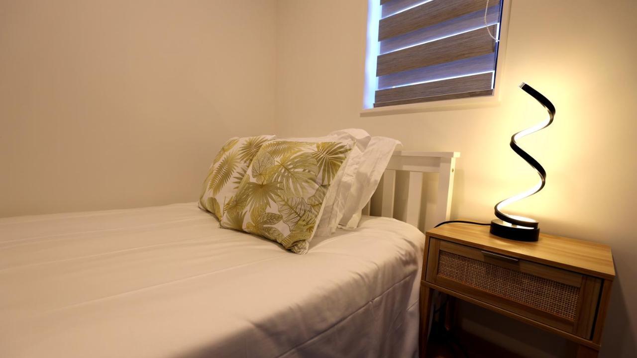 Luxury Brand New Designer Living Apartment Auckland Bagian luar foto