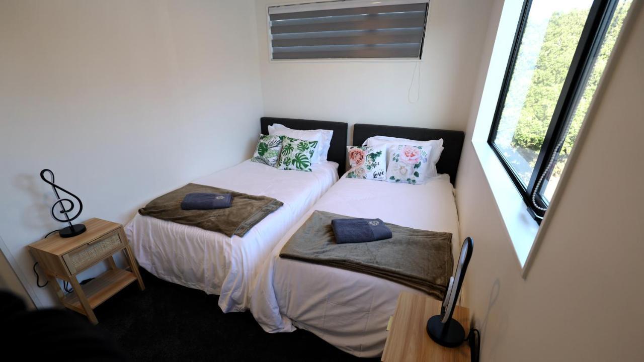 Luxury Brand New Designer Living Apartment Auckland Bagian luar foto